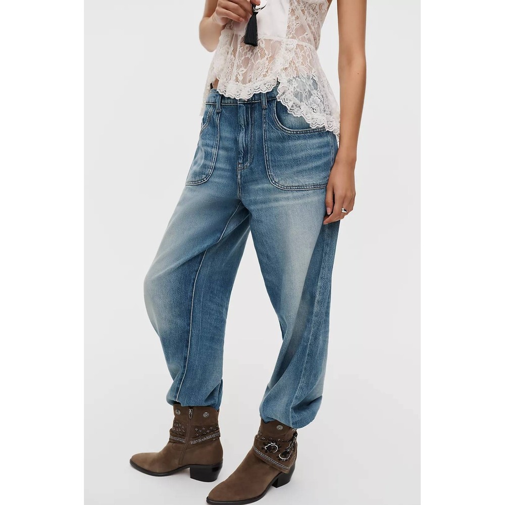 Anthropologie Pilcro Jenna Mid Rise Relaxed Jeans in Ambato Wash Size Large NWT